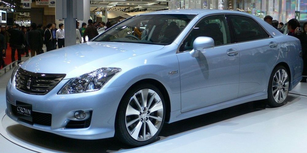 Toyotas Crown-hybrid bråkte for mye for selskapet. De så seg nødt til å installere aktiv støykansellering.