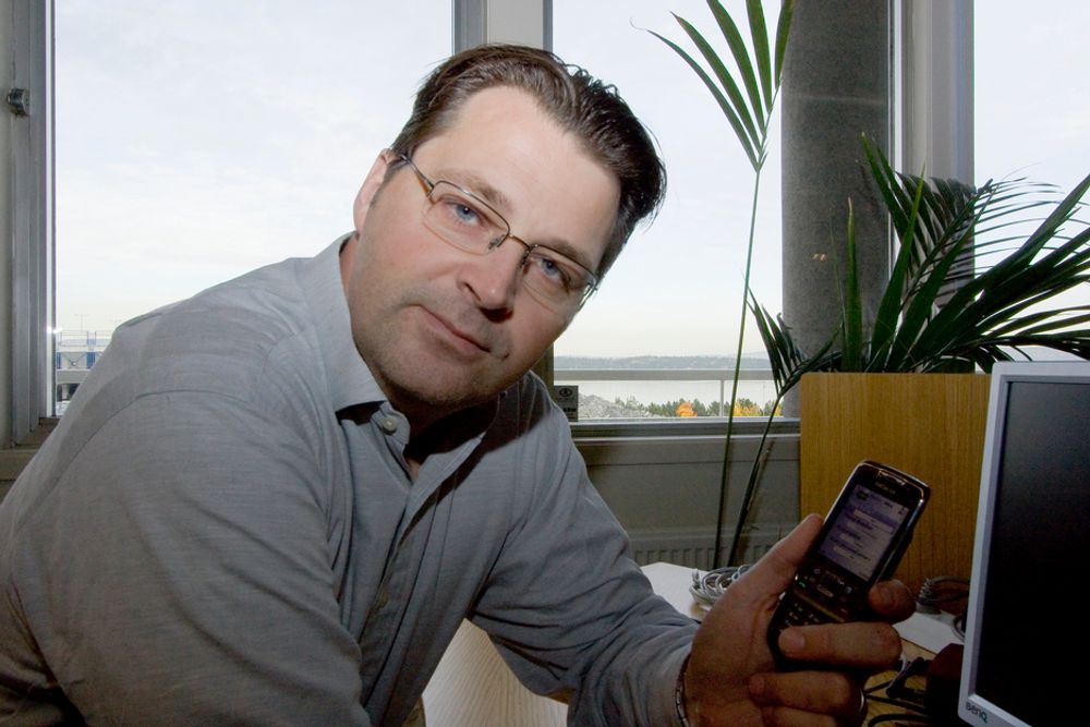 BILLIGERE: Markedsdirektør i Vyke, Jan Christian Berger, vil gjøre det mye billigere å bruke mobiltelefonen til både lokale og internasjonale samtaler.