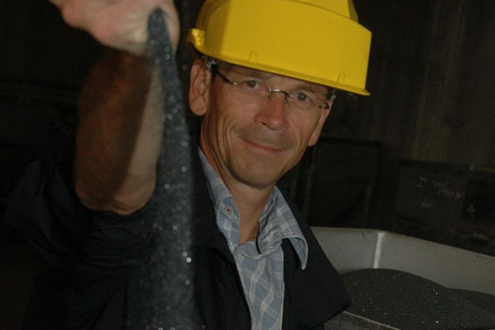 STORKONTRAKT: Administrerende direktør Lars Petter Maltby i Saint-Gobain Ceramic Materials.skal i løpet av de kommende årene levere finkornet silisiumkarbid til REC for 800 millioner kroner.