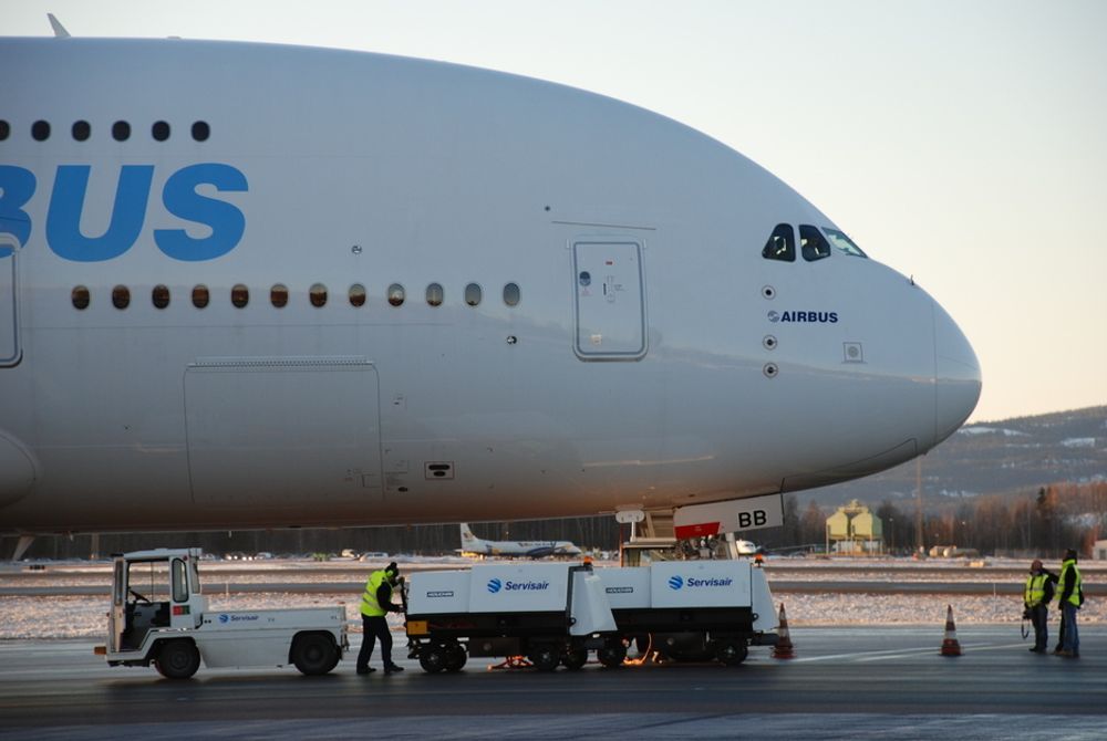 Airbus A380 på OSL-visitt i november 2007.