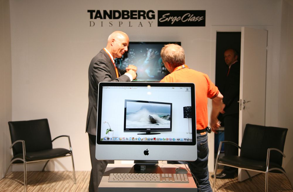 SALG: Tandberg Displays markedsdirektør Jan Kristensen er fornøyd med å få Tandberg-TV-ene ut i Experts butikker over hele landet.
