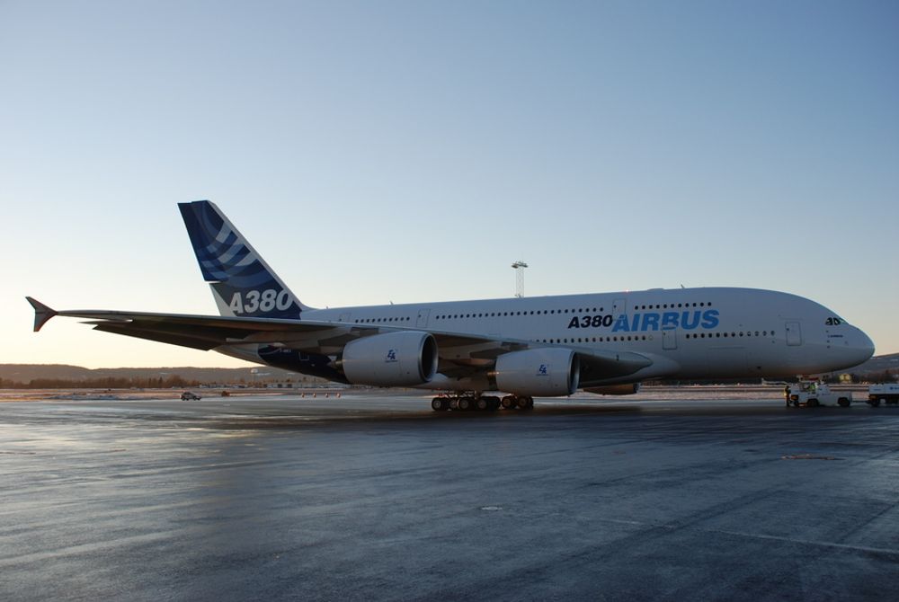 Airbus A380 på OSL-visitt i november 2007.