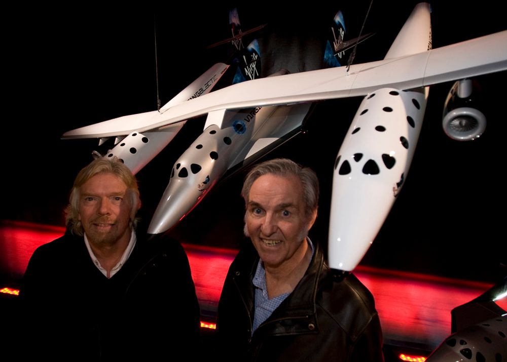 Richard Branson i Virgin og Burt Rutan i Scaled Composites, som skal bygge flyet og romfergen.
