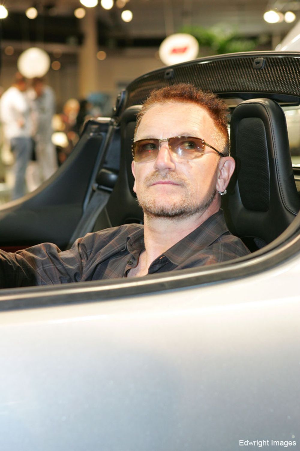 I Monaco for en drøy måned siden var det U2-vokalist Bono som viste seg fram bak rattet på en Tesla Roadster.