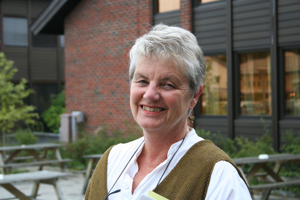 KJEMPET: Tidligere Rena-ordfører Åse Grønlien Østmoe kjempet i flere år for å redde kartongfabrikken. I dag synes hun det er synd det ikke gikk.
