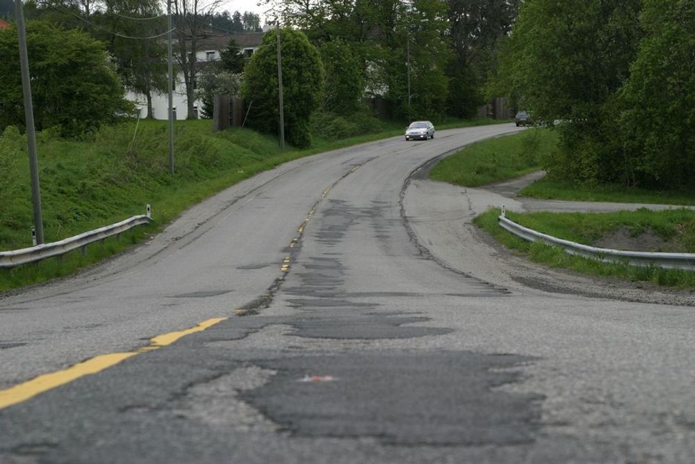 MAKKVERK: Som et lappeteppe ser veiene ut i store deler av Norge.
