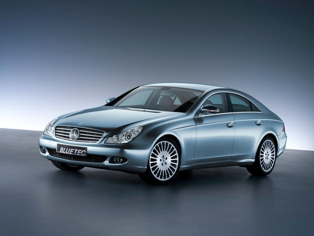 BLUETECH:
Mercedes er først ute på det amerikanske markedet med en dieselbil med lavt utslipp av NOX og partikler.