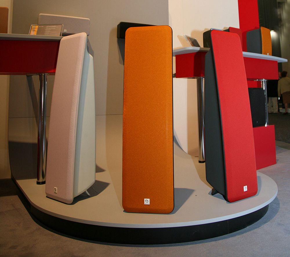 Fargerike høyttalere fra Boston Acoustics. Fra IFA-messa i Berlin 2007.