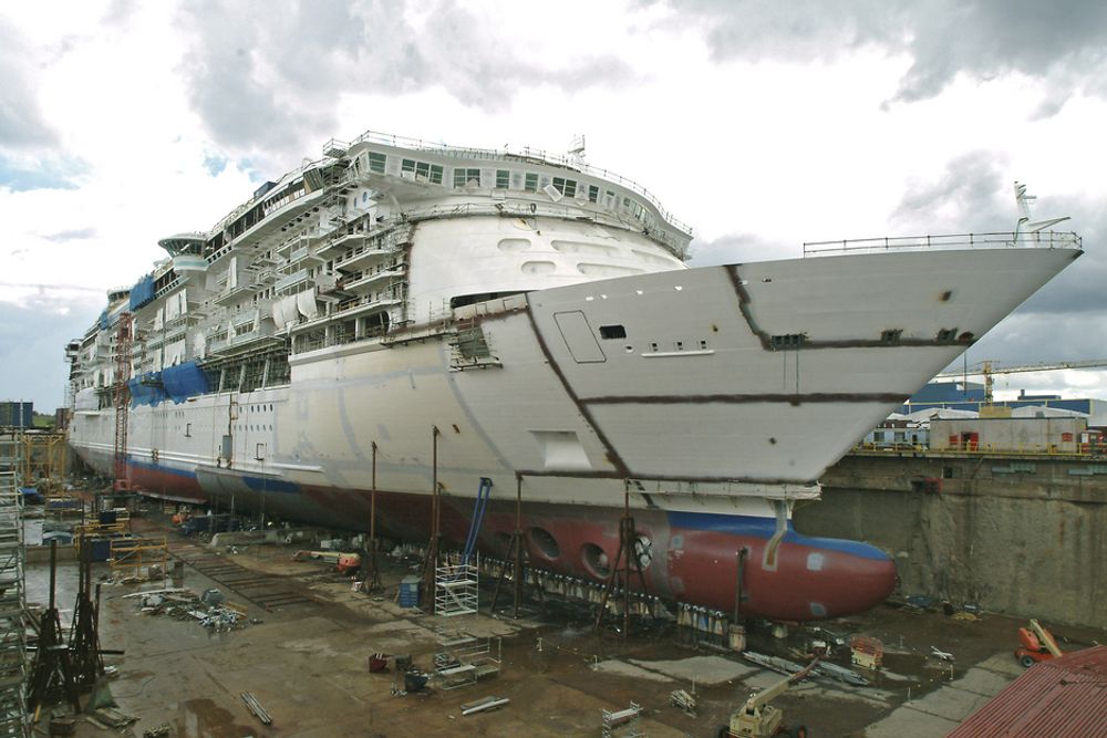 Freedom of the Seas i dokken ved Turku-verftet til Aker Yards i Finland i august 2005. I april 2006 skal skipet overleveres RCC.