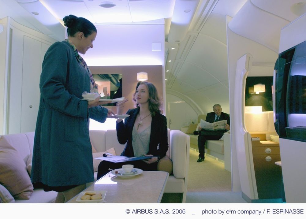 PÅ super første klasse i A380 kan det lages en lounge med Tver og arbeidsstasjoner.