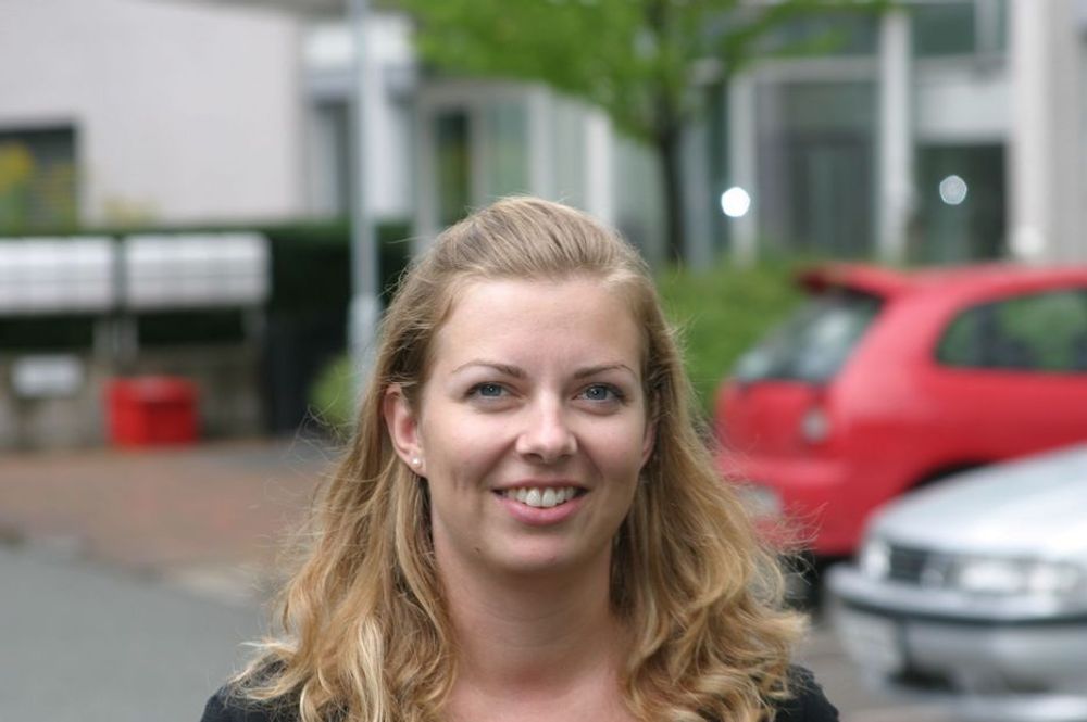 SMILER BREDT: Helene Wendelbo fra Gjøvik er strålende fornøyd med sin traineetilværelse i Alstom i Oslo.