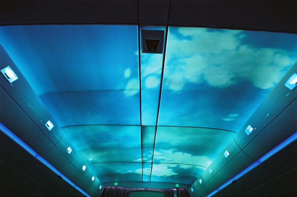 Himmel: Airbus tror at projeksjon av himmel i taket vil gjøre passasjerene roligere.