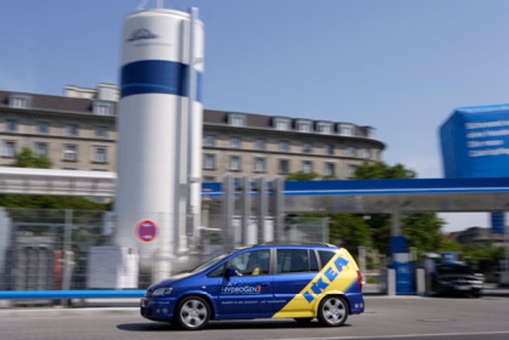 HVERDAGSLIG: Bilindustrien setter fullt trykk på kommersialisering av hydrogenbiler. GM samarbeider med IKEA i Tyskland om nye biler.