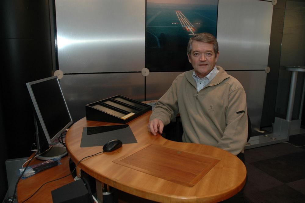 FLYPLASSER: - Vi har levert styresystemer til 35 norske flyplasser, sier daglig leder Arnold Risa i Artech AS.