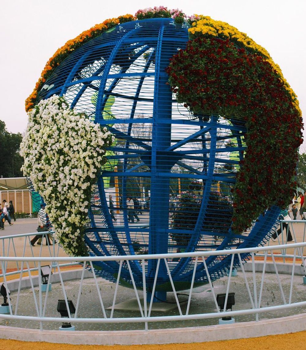 JORDEN i blomstBLOMSTRENDE: Expo 2005 har mottoet "Nature's Wisdom". Da passer det med Jorden i blomst.