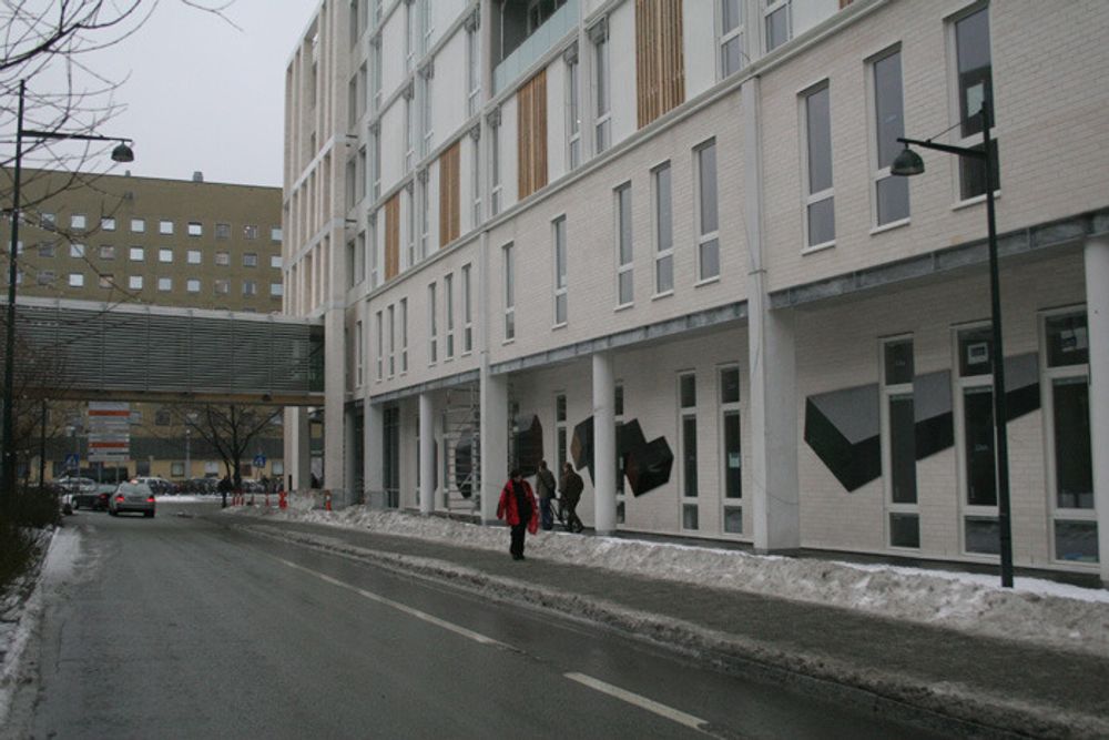 Fasaden på det nye, ultramoderne St. Olavs hospital. Foto: Arne Asphjell