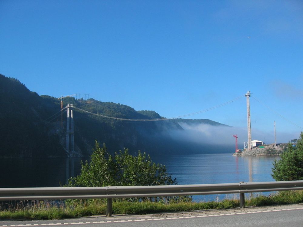 LANG: Fedafjorden bru er 570 meter lang. Hovedspennet er på 331 meter.