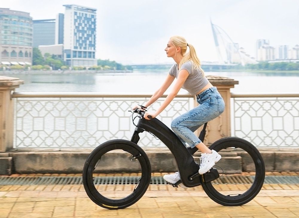 Elsykkelen Reevo er et av årets mest finansierte prosjekter på Indiegogo. Med navnløse hjul har sykkelen et oppsiktsvekkende design.
