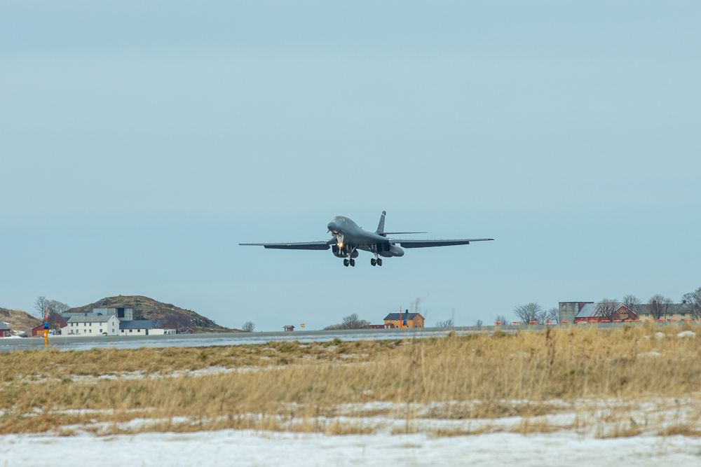 B-1B Lancer lander på Ørland flystasjon for første gang.