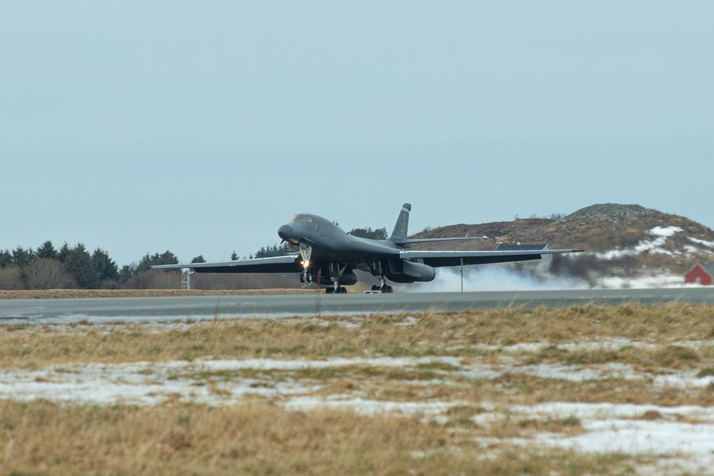 B-1B Lancer lander på Ørland flystasjon for første gang.