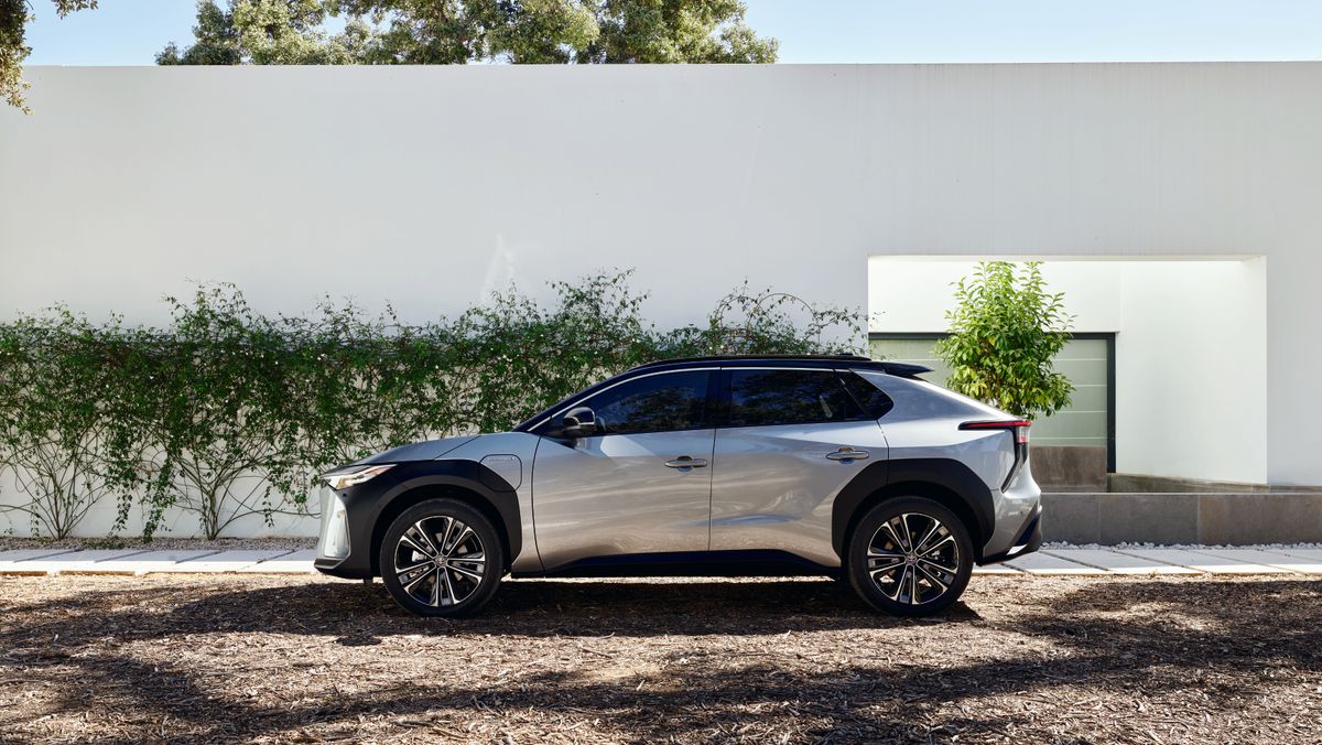 Toyotas første elbil får over 500 kilometers rekkevidde | Tu.no