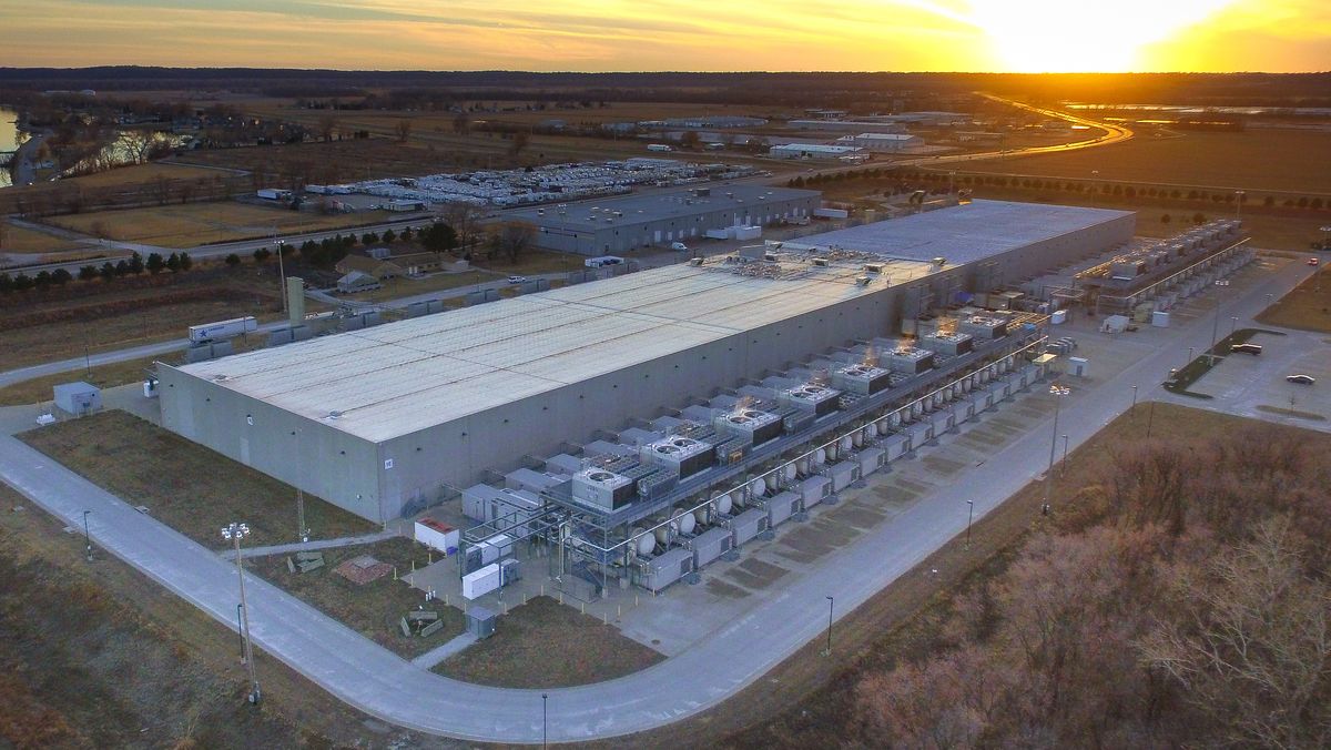 Google først rammet av eksplosjon, deretter nedetid Digi.no