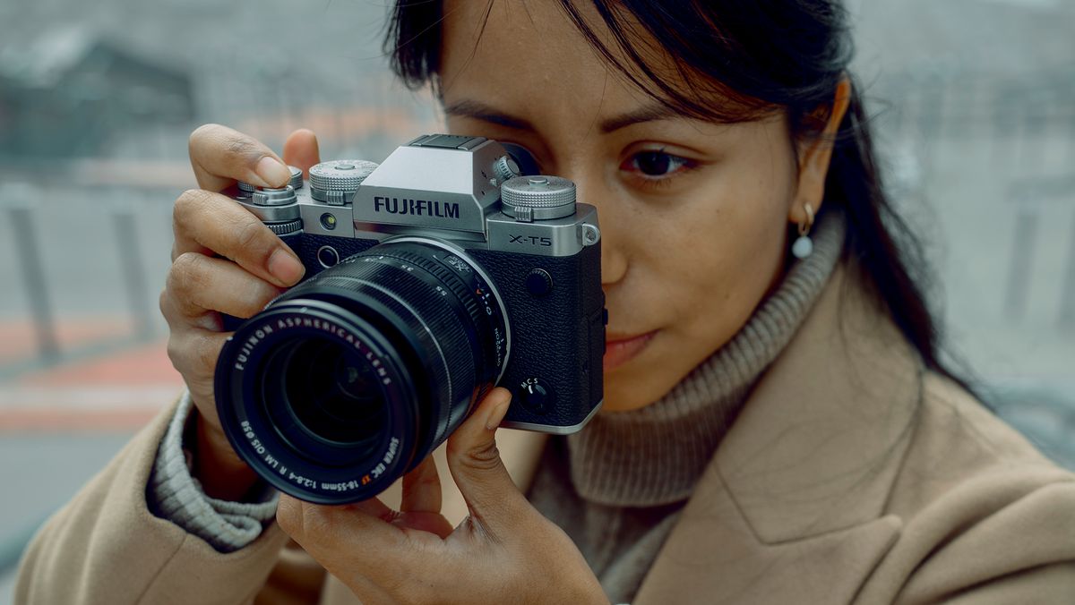 Lancio di Fujifilm X-T5: fotocamera con sistema HD integrato