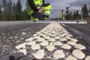 Tre personer omkom i trafikkulykken der en personbil kjørte over i motgående kjørefelt i Stange i fjor. 