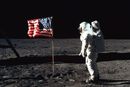 Bildet viser Buzz Aldrin og ble tatt av Neil Armstrong etter at han som første menneske satte foten på en annen planet og uttalte de berømte ordene «That's one small step for a man, one giant leap for mankind»