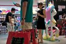 Shopping i Kina ligger et knepp foran resten av verden. Kunder kan nå betale for seg kun ved å vise ansiktet.