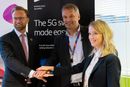Digitaliseringsminister (fra v.) Nikolai Astrup (H), Telias norgessjef Abraham Foss og Jenny Lindqvist, som leder Ericssons virksomhet i Nord- og Sentral-Europa.