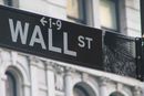 Gateskilt for Wall Street i New York City.