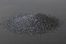 Her er silisiumkarbid i finmalt form. Støvkorn av silisiumkarbid er funnet på Murchison-meteoritten.
