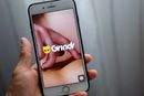 Grindr, en sjekkeapp for homofile, er en av appene som skal ha delt sensitive persondata med tredjeparter. Forbrukerrådet har klaget appen og fem tilknyttede selskaper til Datatilsynet. 