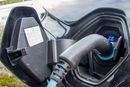 Renault forsker på fremtidens lademetoder for elbil. Én av dem er dynamisk lading i motorveishastighet.