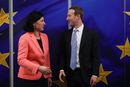 Vera Jourova var en av tre EU-kommissærer og visepresidenter som hadde møter med Facebook-sjef Mark Zuckerberg i Brussel mandag. 