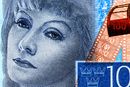 Den svenske sentralbanken vil avhjelpe utfasingen av kontanter i landet, og tester ut en offentlig digital valuta. Bildet viser en svensk 100-kroneseddel med portrett av filmstjernen Greta Garbo. 