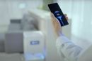 Xiaomis nye løsning lover å lade mobilen – og etter hvert andre typer enheter – trådløst over større avstander.