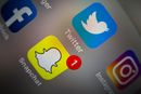Et nytt lovforslag kan gjøre det mulig å straffe sosiale medier for å spre desinformasjon om helse som blir lagt ut av brukerne.