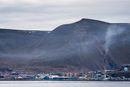 Røyken fra kullkraftverket er godt synlig på rolige dager i Longyearbyen. Bildet er tatt i forrige uke. 