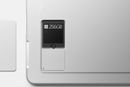 Den utbyttbare SSD-lagringsenheten ligger lett tilgjengelig på undersiden av den nye Surface Pro 8.