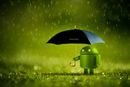 Android-maskoten med paraply i regnvær.