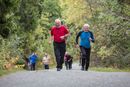 Hvordan bør eldre trene for å få bedre kondisjon? Det viktigste er ifølge forskerne at man finner en aktivitetsform man trives med og kan fortsette med over tid.