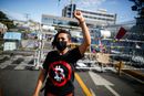 Det var store protester mot innføringen av bitcoin i El Salvador i september. Nå viser det seg at innføringen har gått trått.