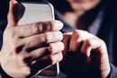 Et par populære Android-meldingsapper har fått ondsinnede tvillinger som kan spionere på meldingene dine, sier forskere hos ESET.