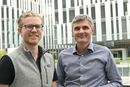 John Markus Lervik (til høyre) og Andreas Prøsch i Cognite mener generativ AI bidrar til en ny teknologirevolusjon i industrien.