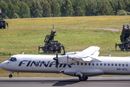 Et ATR 72-500 fra Finnair sammen med tysk Patriot-luftvern på Vilnius lufthavn lørdag 8. juli.