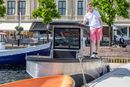 Martin Bjurmalm står bak den solcelledrevne batteribåten Freepower, som er laget i nesten bare aluminium. 