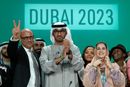 Så fornøyd var de ved avslutningen av klimakonferansen COP28, FNs klimasjef Simon Stiell, COP28-president Sultan al-Jaber og De forente arabiske emiraters sjefforhandler Hana Al-Hashimi.