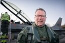 Forsvarsminister Bjørn Arild Gram trenger ikke bruke like mye penger som tidligere antatt på å nå Natos toprosentmål. Bildet er fra Bodø tidligere i år under forberedelse av F-16 til trening av ukrainske flygere. 